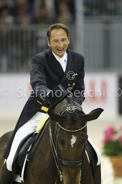 LAUGKS_MEGGLE\'S WELTTALL_MILANO_2011_SS3_9952.jpg